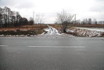 wyjazd z drogi niebedaca publiczna