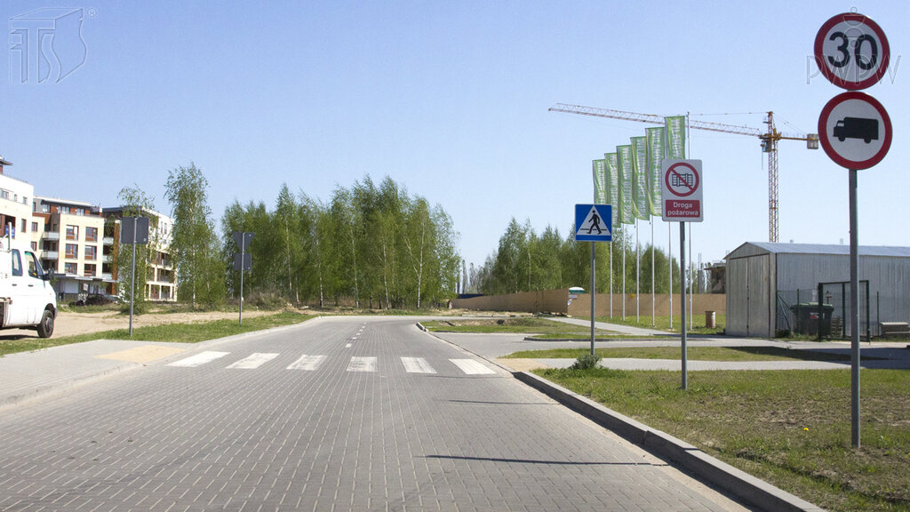 Kierujesz ciągnikiem rolniczym. Czy wolno Ci wjechać na drogę za widocznymi znakami zakazu?