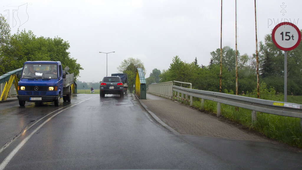 Czy wartość podana na widocznym znaku dotyczy rzeczywistej masy całkowitej pojazdu?