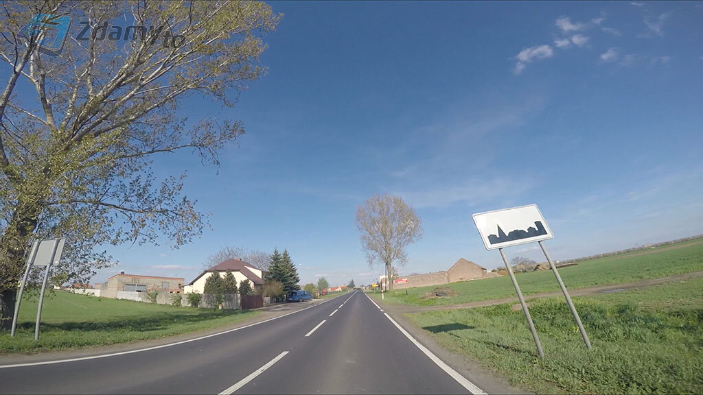 Czy prędkość dopuszczalna 50 km/h obowiązuje na obszarze zabudowanym przez całą dobę?