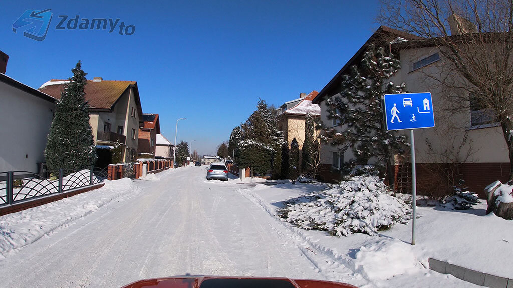 Czy kierując pojazdem w strefie zamieszkania masz obowiązek stale zachowywać szczególną ostrożność?