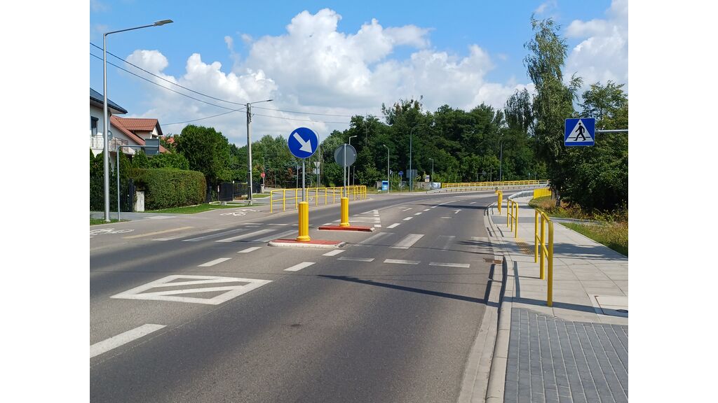 Czy kierujący pojazdem, zbliżając się do tak oznaczonego przejścia dla pieszych może spodziewać się dziecka, w wieku do lat 10 jadącego rowerem pod opieką osoby dorosłej, przekraczających jezdnię w tym miejscu?