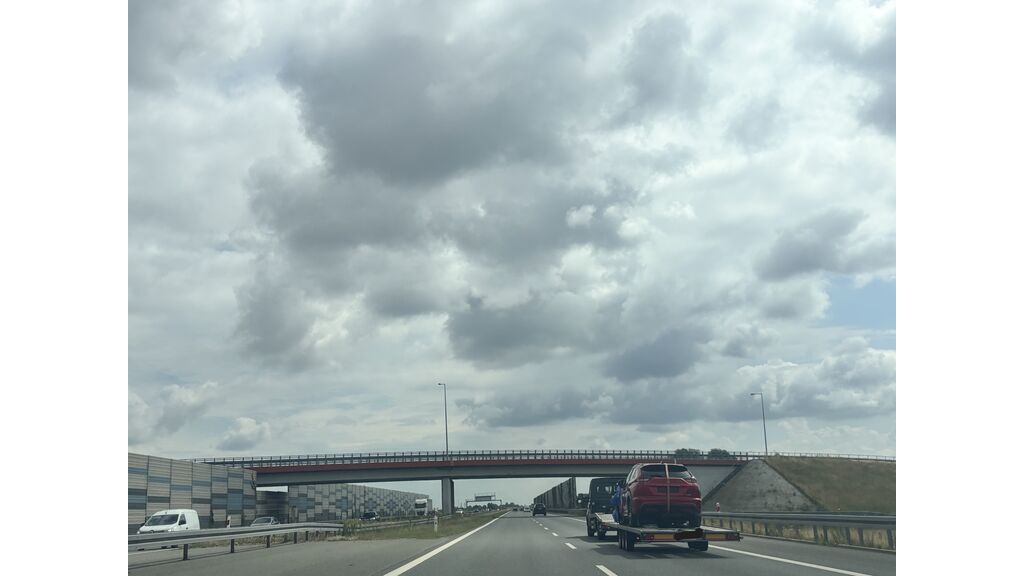 Jeżeli podczas wyprzedzania różnica prędkości między pojazdem wyprzedzającym a wyprzedzanym jest duża, to czy czas wyprzedzania będzie krótszy?