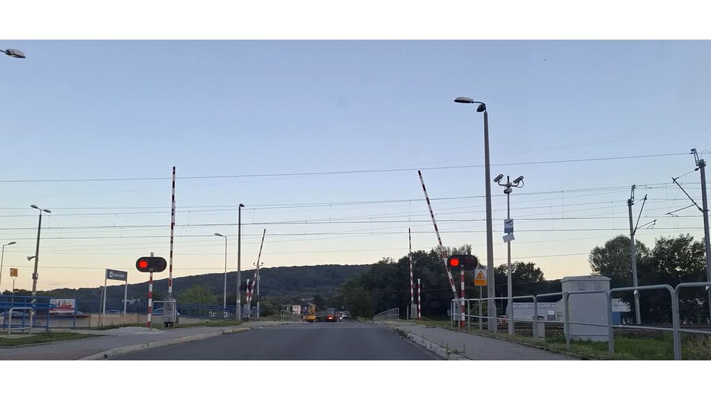 Czy w tej sytuacji wolno Ci jeszcze wjechać na przejazd kolejowy ?