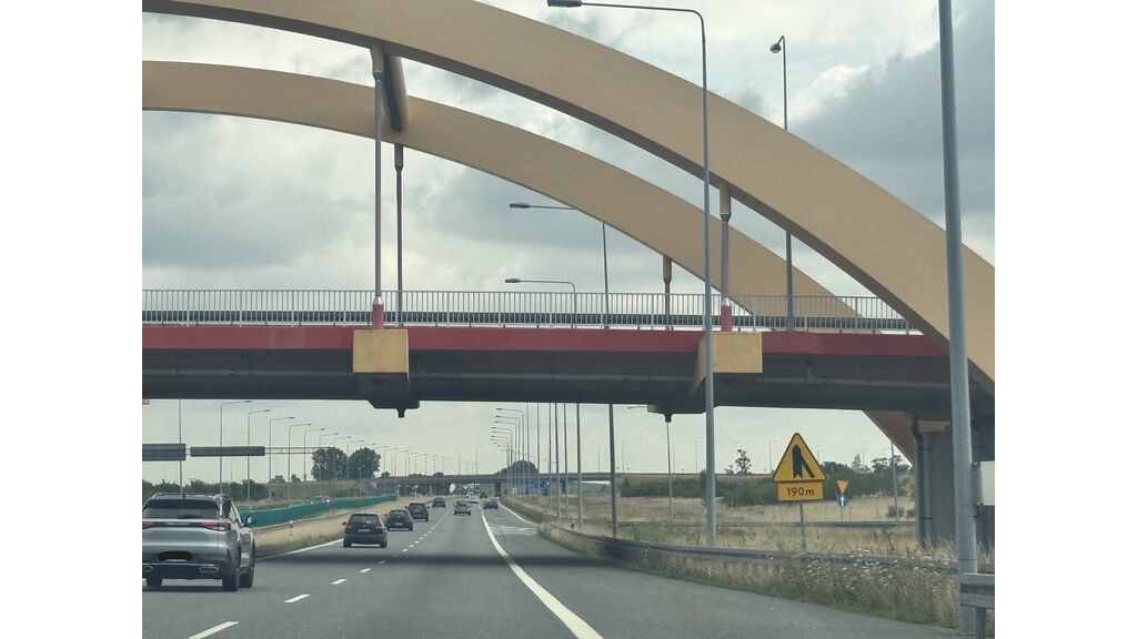 Czy w miejscu, którego dotyczy widoczny znak wolno Ci wyprzedzać?