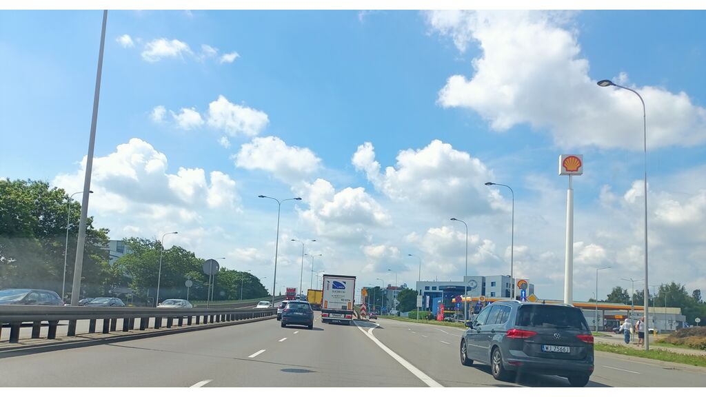 Czy kierujący pojazdem, przy doborze prędkości jazdy powinien brać pod uwagę natężenie ruchu?