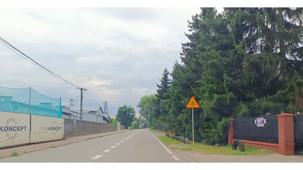 Czy, kierując pojazdem na drodze za tym znakiem, powinieneś uwzględnić możliwość wystąpienia oszronienia jezdni lub gołoledzi i w związku z tym zmniejszyć prędkość, żeby nie utracić panowania nad pojazdem?”