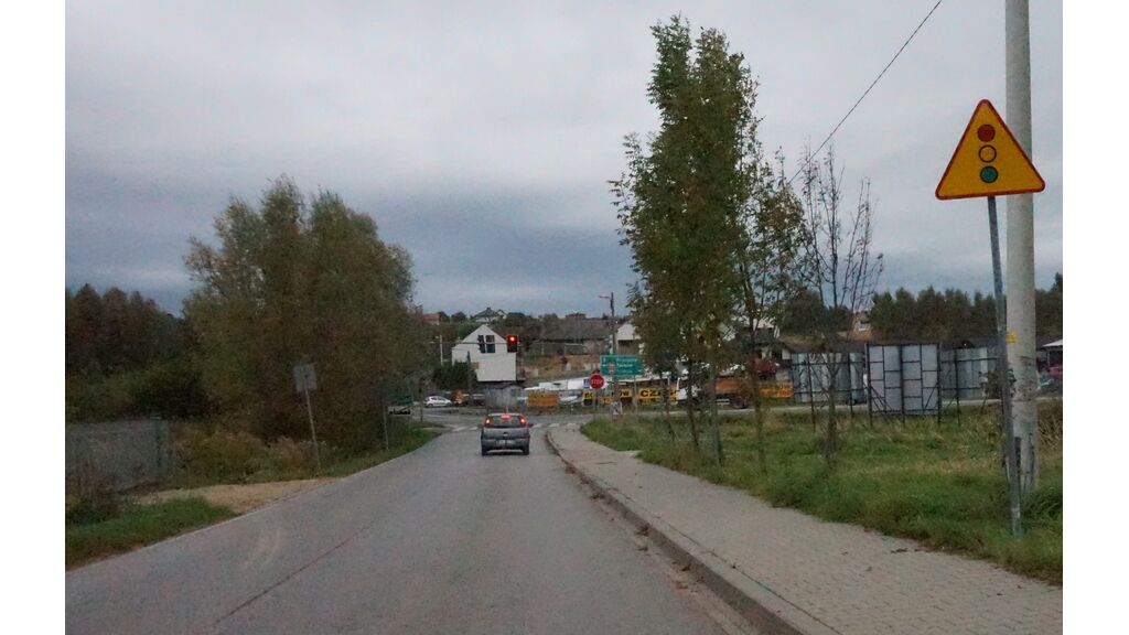 Czy dojeżdżając do skrzyżowania, zgodnie z zasadami techniki kierowania, postąpisz prawidłowo wciskając najpierw pedał sprzęgła?