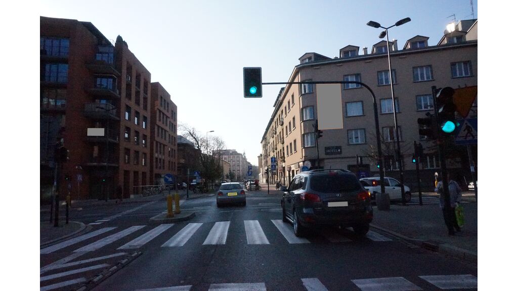 Czy w przedstawionej sytuacji masz prawo wyprzedzić pojazd jadący prawym pasem ruchu?