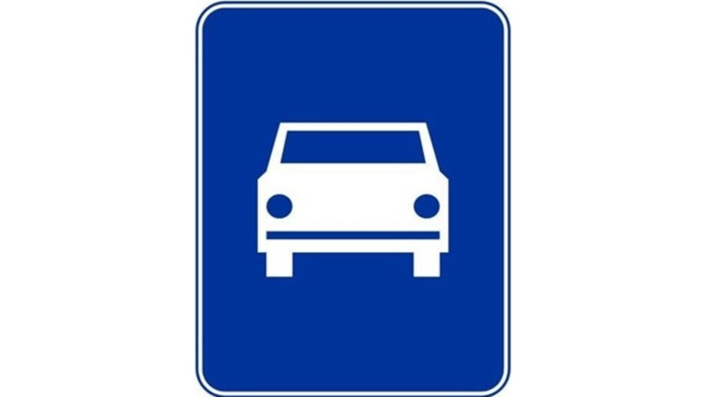 Czy na tak oznaczonej drodze wymagane jest zachowanie minimalnego odstępu od poprzedzającego pojazdu co najmniej 100m?