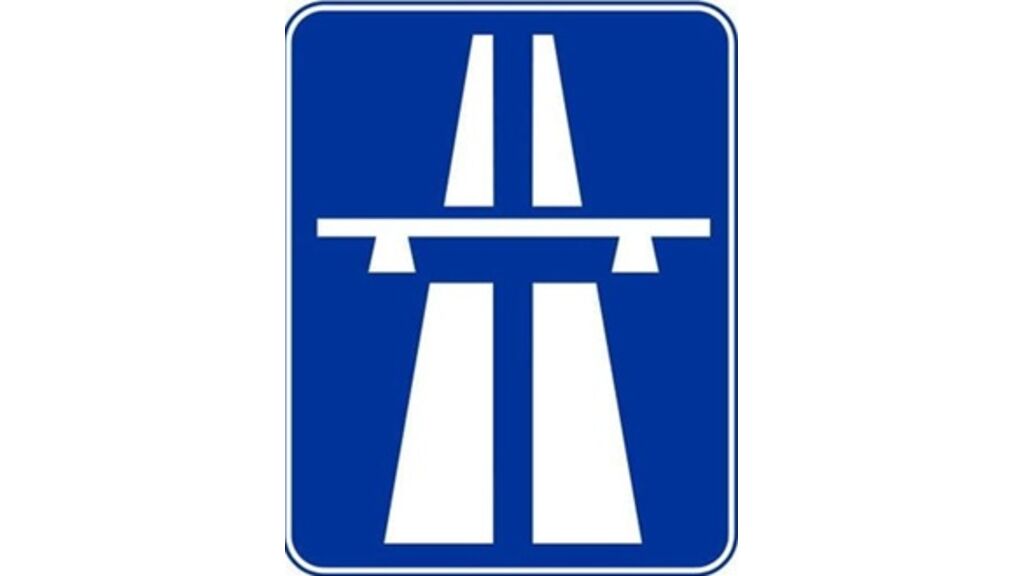 Czy na drodze tak oznakowanej, jadąc za pojazdem , który porusza się z prędkością 80 km/h, wymagane jest zachowanie minimalnego odstępu od niego co najmniej 40 m ?.