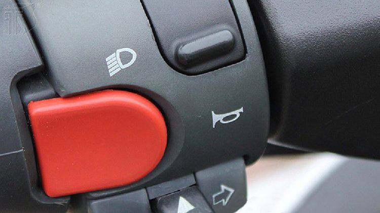 Czy możesz użyć sygnału dźwiękowego na obszarze zabudowanym aby ostrzec kierowcę stwarzającego bezpośrednie zagrożenie bezpieczeństwa ruchu?