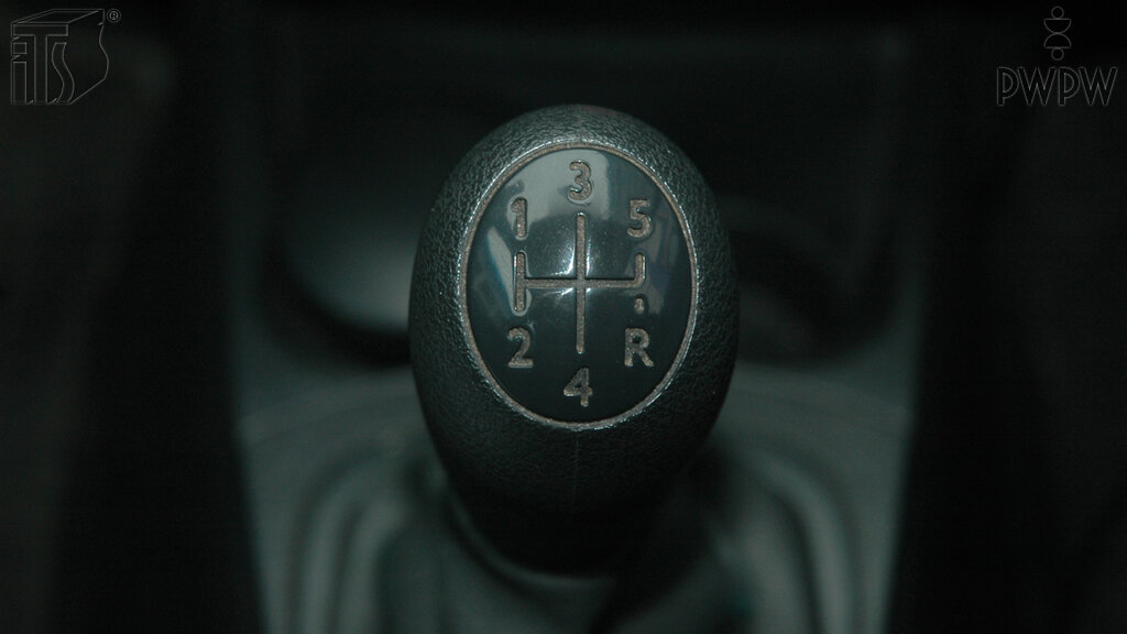 Na jakim biegu powinieneś rozpocząć jazdę na suchej nawierzchni?