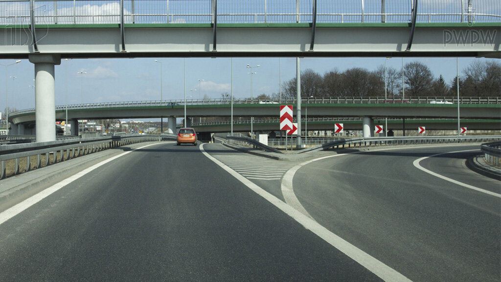 Czy z zajmowanego pasa ruchu wolno Ci skręcić w prawo?