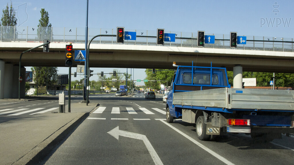 Czy na tym skrzyżowaniu będzie Ci wolno zawrócić, gdy zapali się sygnał zielony?