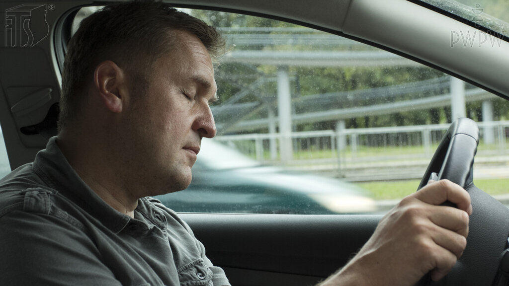 Czy w trakcie prowadzenia pojazdu, wraz z upływem czasu, poprawia się Twoja zdolność dostrzegania znaków i sygnałów drogowych?