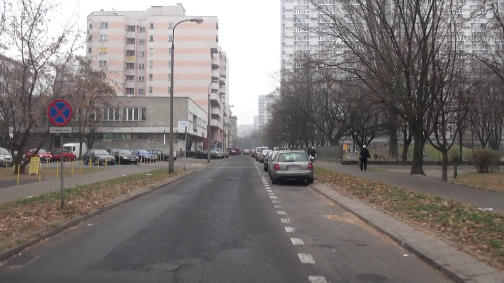 Czy ten znak poziomy wyznacza pas postojowy?