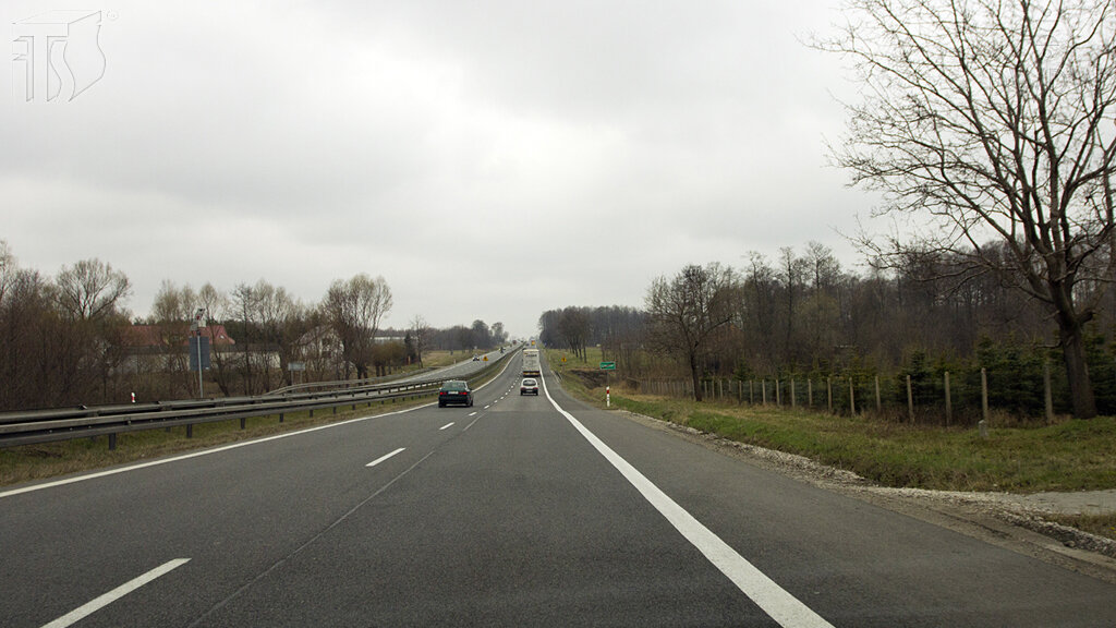 Czy w tej sytuacji masz prawo zatrzymać pojazd na poboczu?