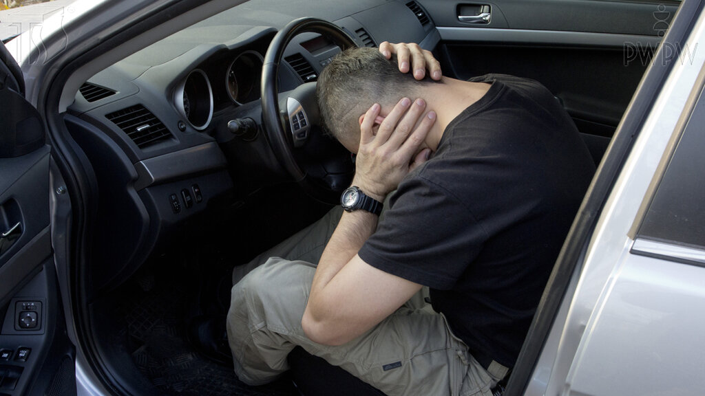 Czy masz obowiązek zatrzymać się i zainteresować tą osobą?