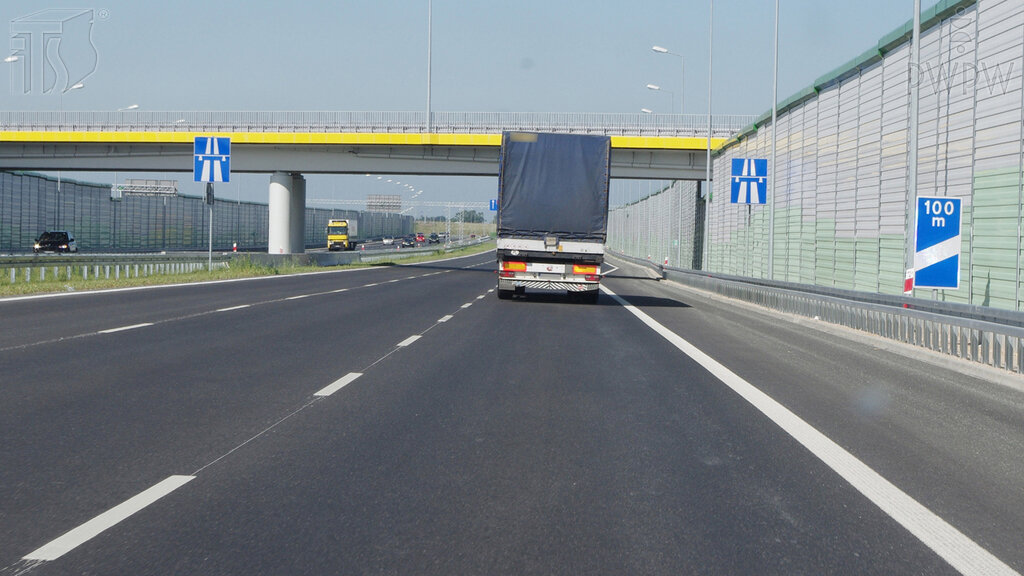 Na których pasach ruchu na autostradzie możesz jechać z prędkością 140 km/h?