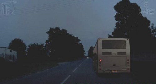 Czy w tej sytuacji, parkując autobusem o długości 6 m, właściwie użyłeś świateł postojowych?